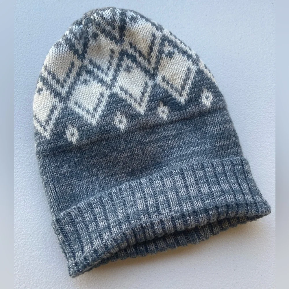 OshKosh B’gosh Grey Fair Isle Nordic Style Light Sparkle Super Soft Knit Beanie